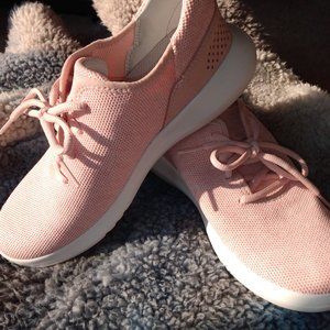 Kizik Blush Sneakers